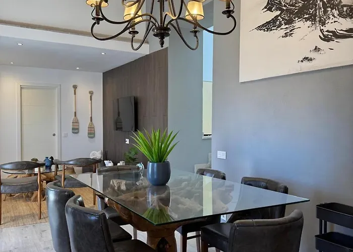Stylish Retreat Sea View Semesterbostad