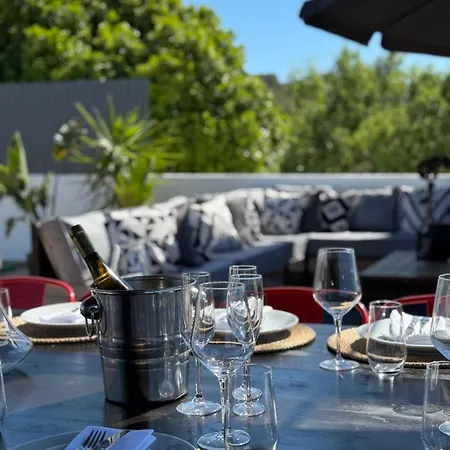 Stylish Retreat Sea View *