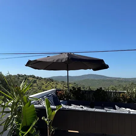 Stylish Retreat Sea View Semesterbostad