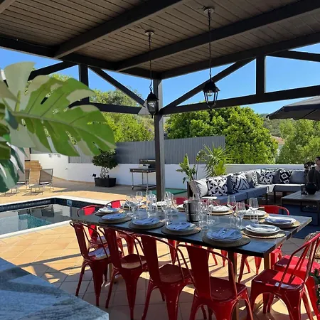 Stylish Retreat Sea View Semesterbostad *